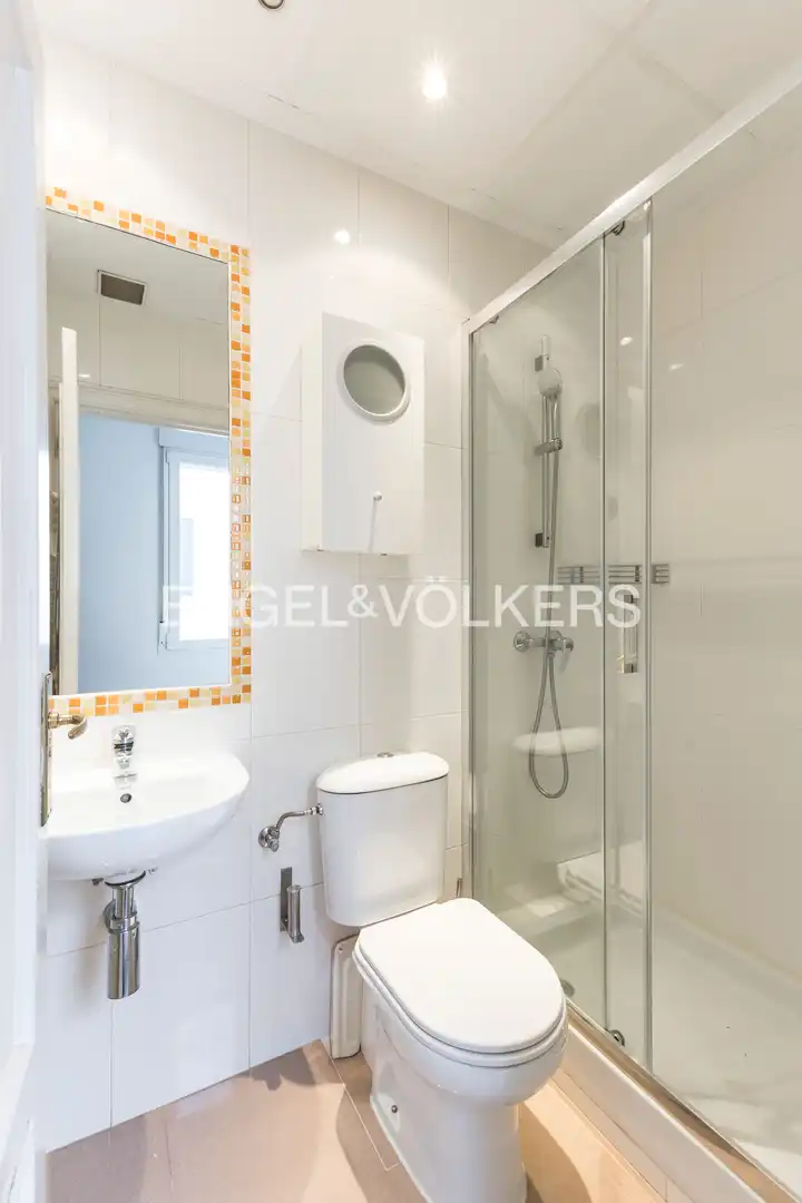 Bathroom of Attic for rent in Barrio de Salamanca