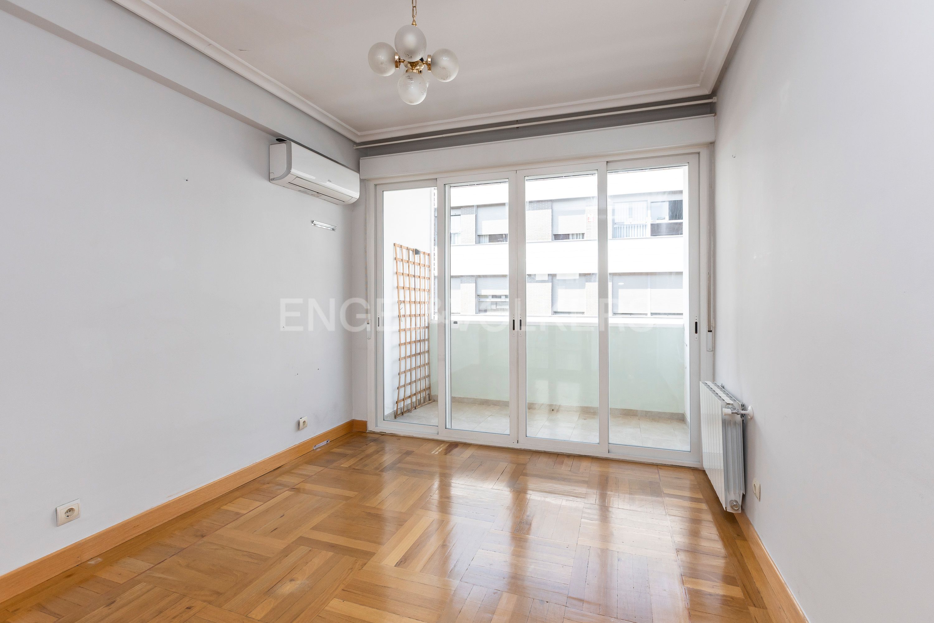 Dormitori de Apartament en venda en  Madrid Capital amb Calefacció i Terrassa