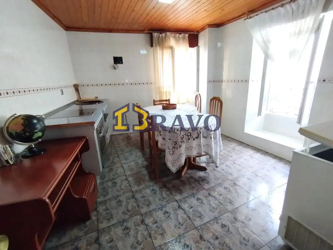 Cocina de Casa o chalet en venta en Medina de Pomar con Calefacción, Jardín privado y Terraza