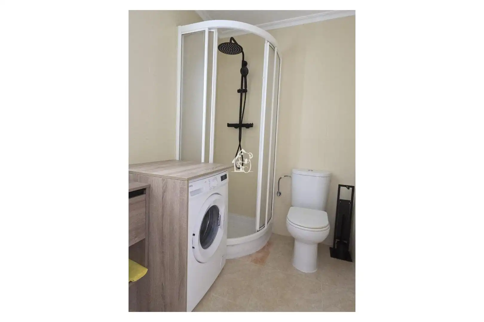 Bany de Apartament de lloguer en Torrevieja amb Aire condicionat, Terrassa i Moblat
