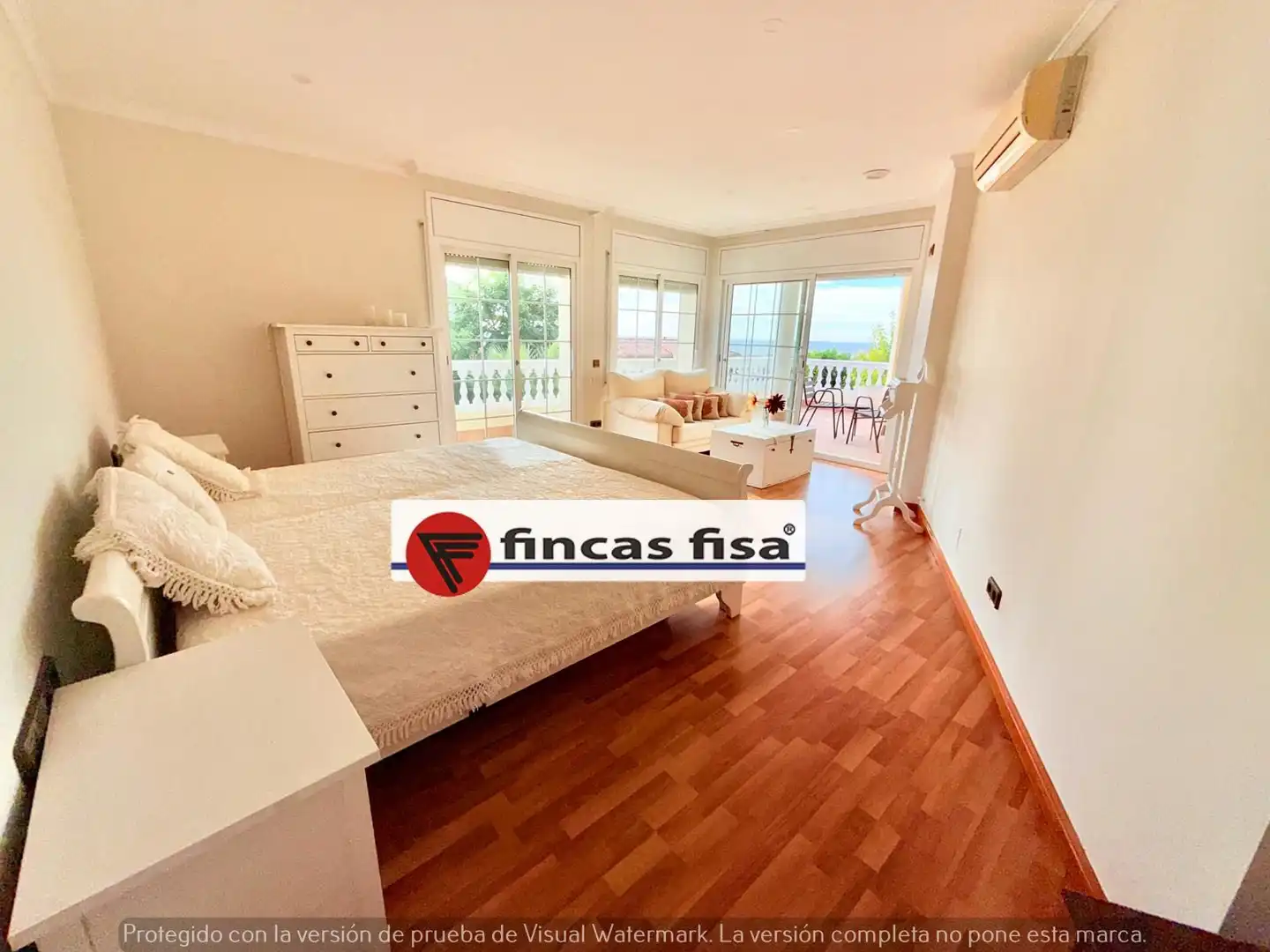 Sala d'estar de Casa o xalet en venda en Premià de Dalt amb Aire condicionat, Calefacció i Jardí privat