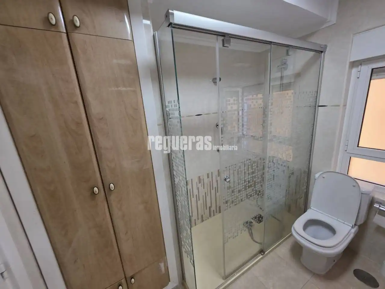 Badezimmer von Wohnungen zur Miete in Avilés mit Heizung, Terrasse und Möbliert