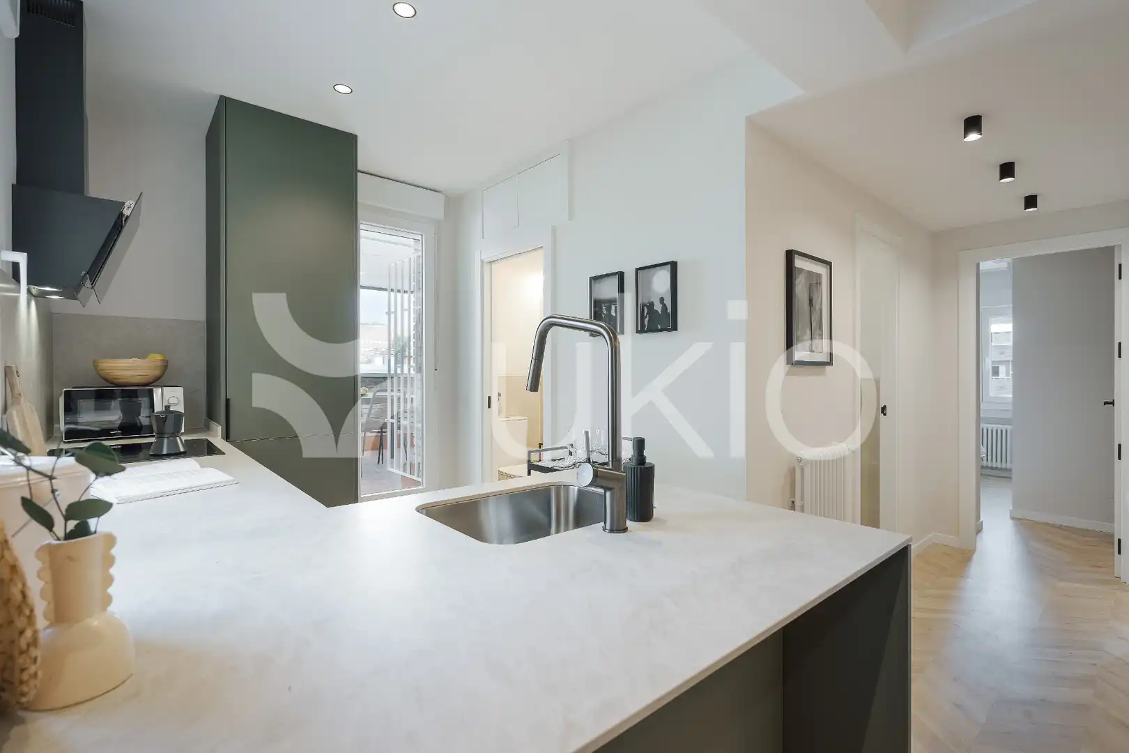 Cuina de Apartament de lloguer en Madrid amb Aire condicionat, Calefacció i Moblat