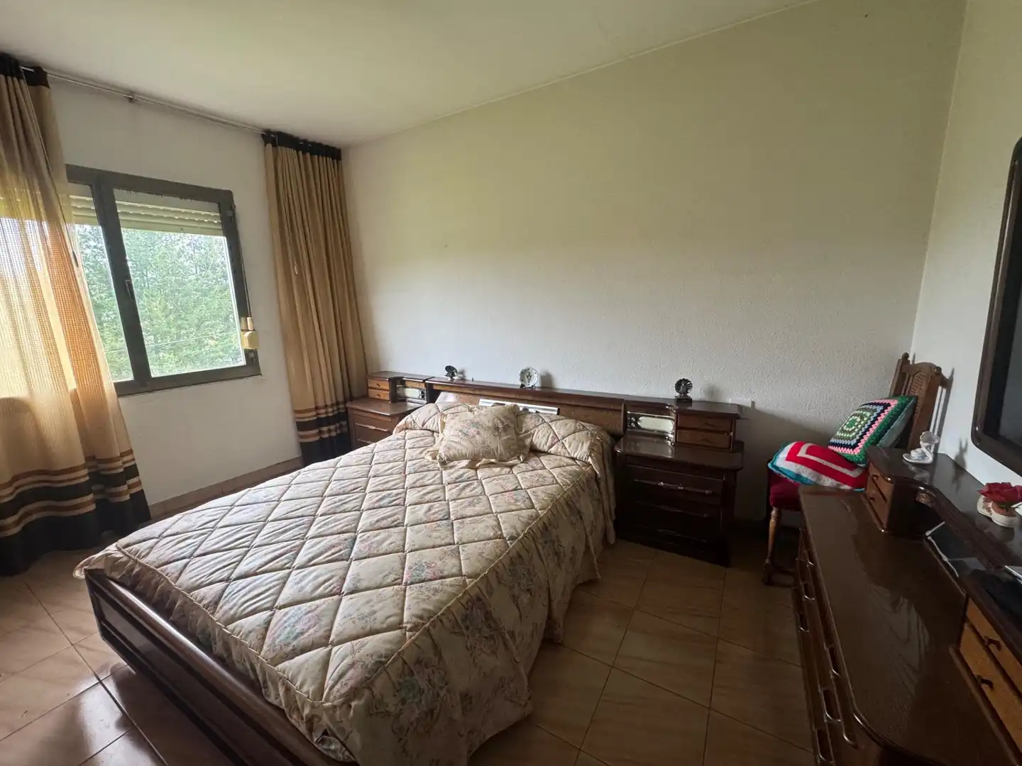 Dormitori de Finca rústica en venda en Toreno amb Jardí privat, Terrassa i Moblat