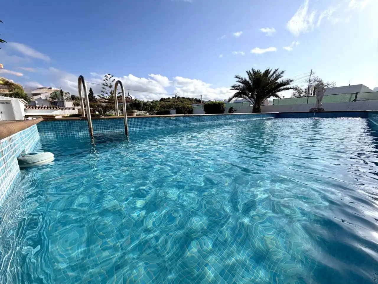 Swimming pool of Houses for sale in Rincón de la Victoria  with Private garden, Terrace and Swimming Pool