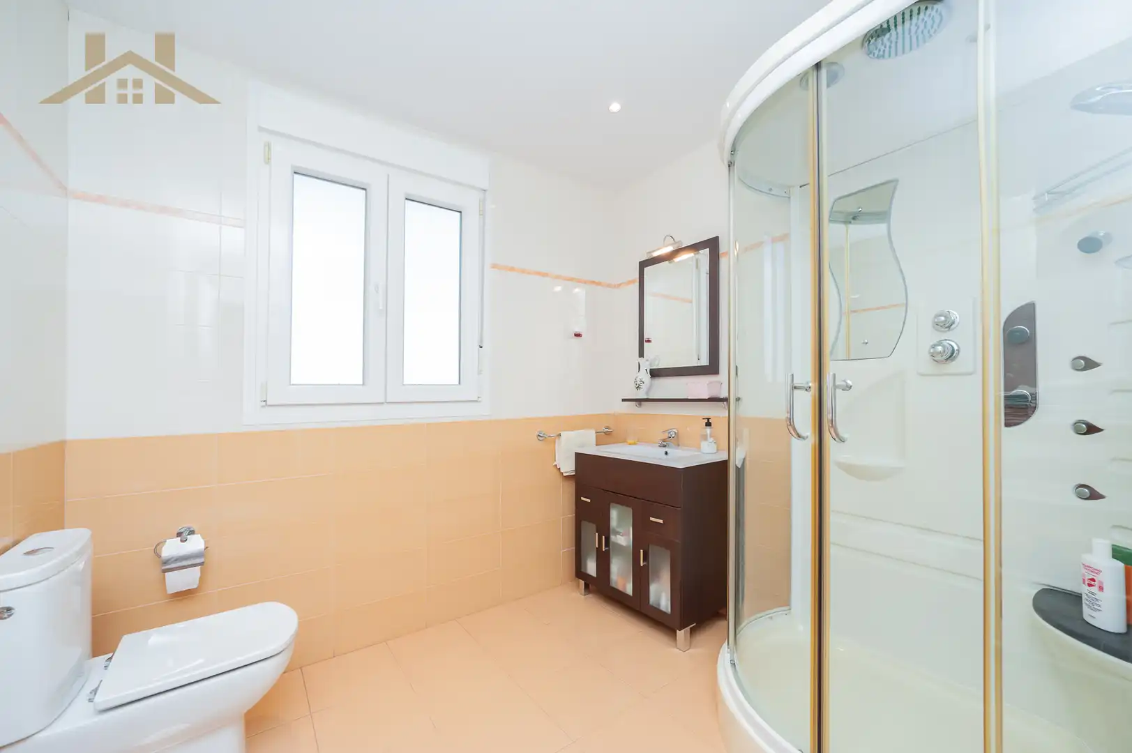 Bany de Casa o xalet en venda en Arroyomolinos (Madrid) amb Aire condicionat, Calefacció i Jardí privat