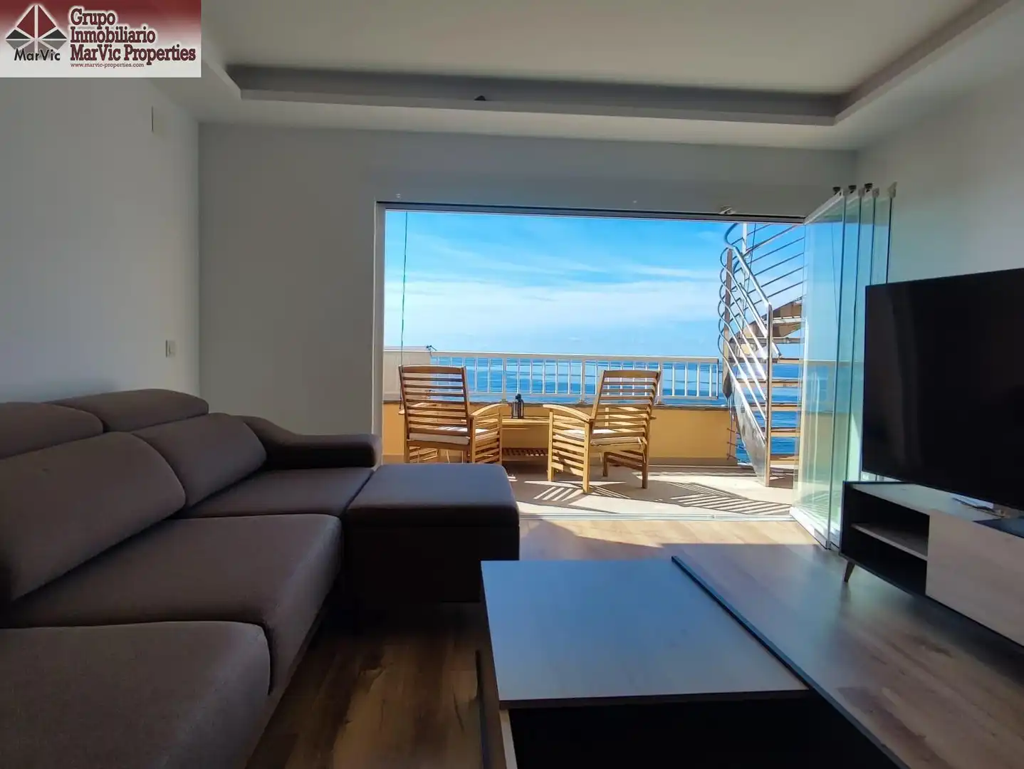 Living room of Houses for sale in Villajoyosa / La Vila Joiosa  with Air Conditioner, Heating and Parquet flooring
