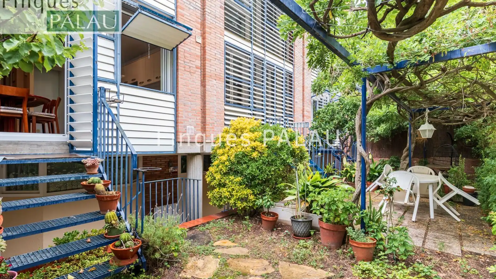 Vista exterior de Casa o chalet en venta en Sant Just Desvern con Aire acondicionado, Calefacción y Jardín privado