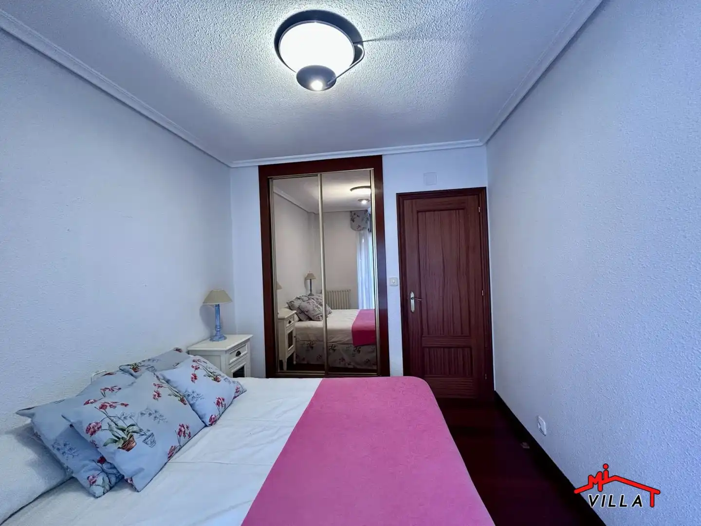 Habitación de Casa adosada en venta en Laredo con Calefacción