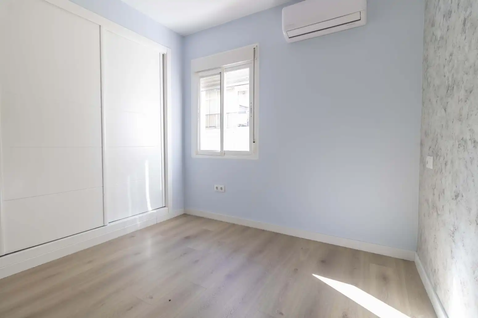 Bedroom of Flat for sale in Sevilla  with Terrace