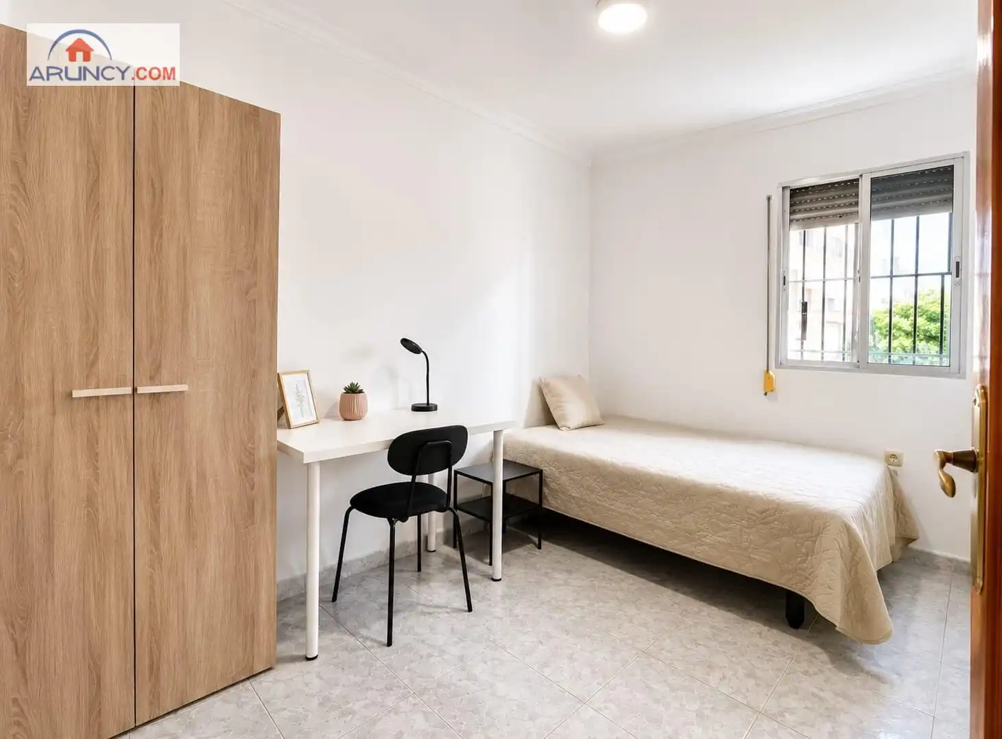 Bedroom of Flat for sale in Sevilla  with Air Conditioner, Heating and Furnished
