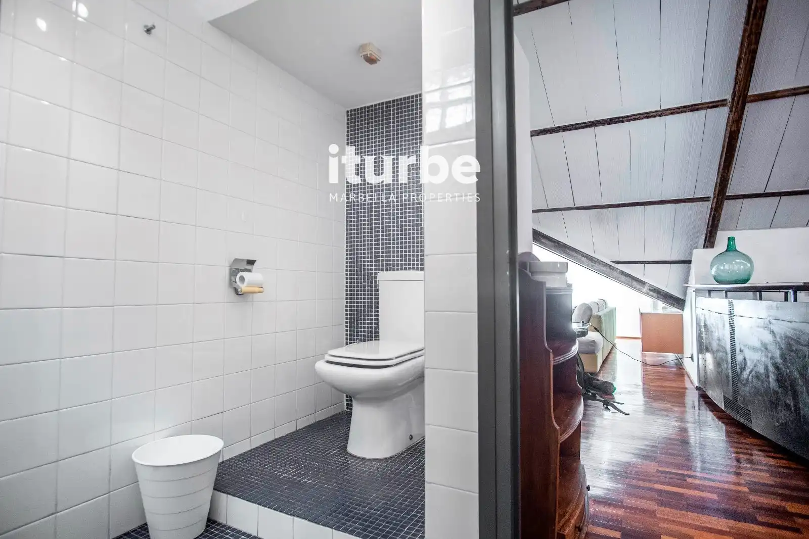 Badezimmer von Dachboden zur Miete in Fuengirola mit Klimaanlage, Terrasse und Möbliert