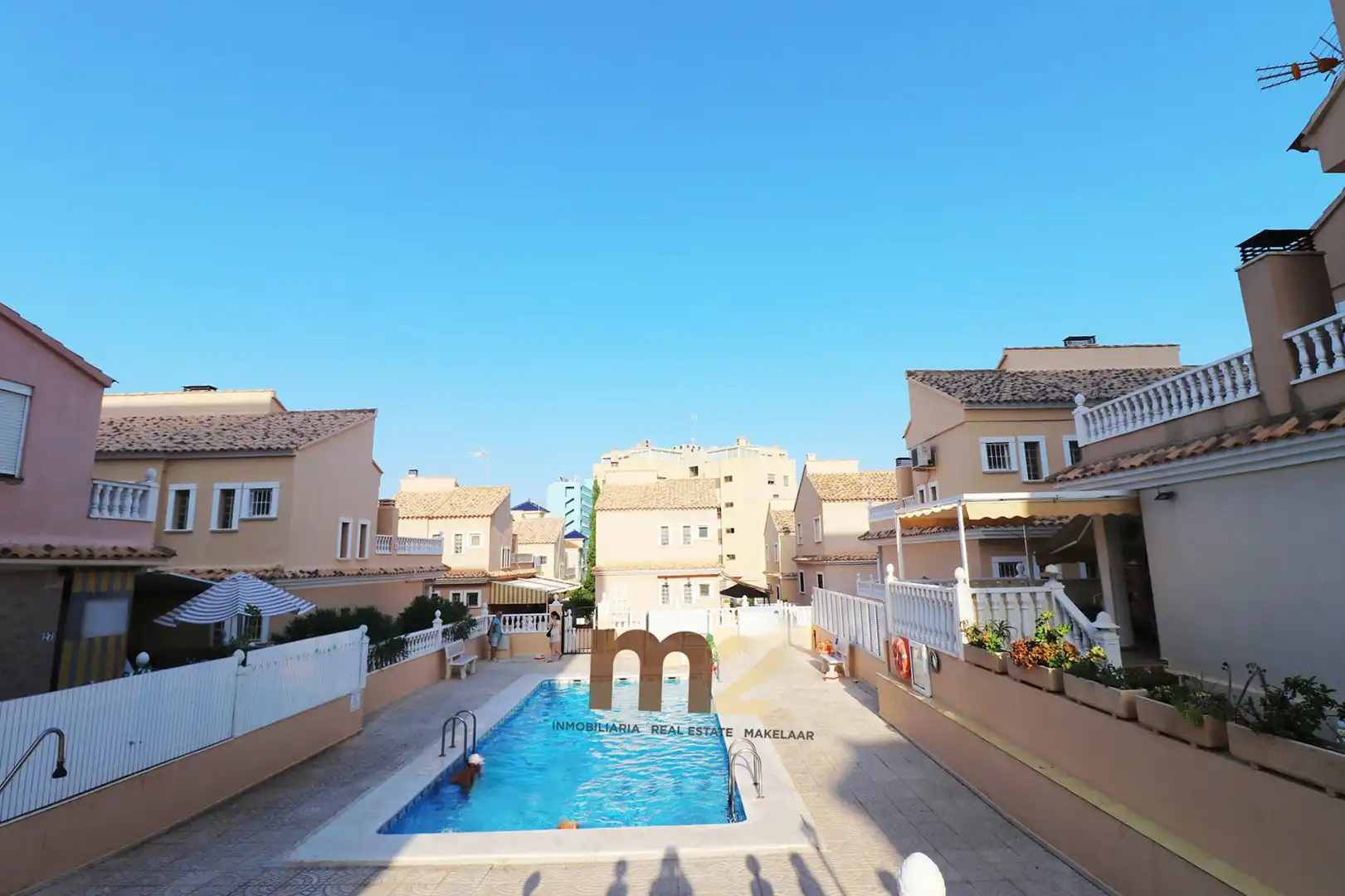 Bungalow mit Pool zur Miete in Carrer Grecia