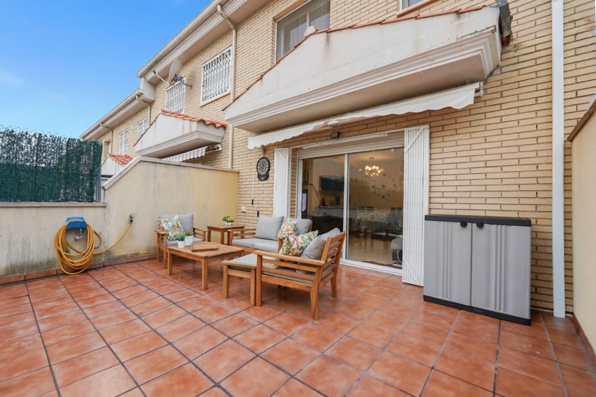 Exterior view of Single-family semi-detached for sale in Reus  with Air Conditioner, Heating and Private garden