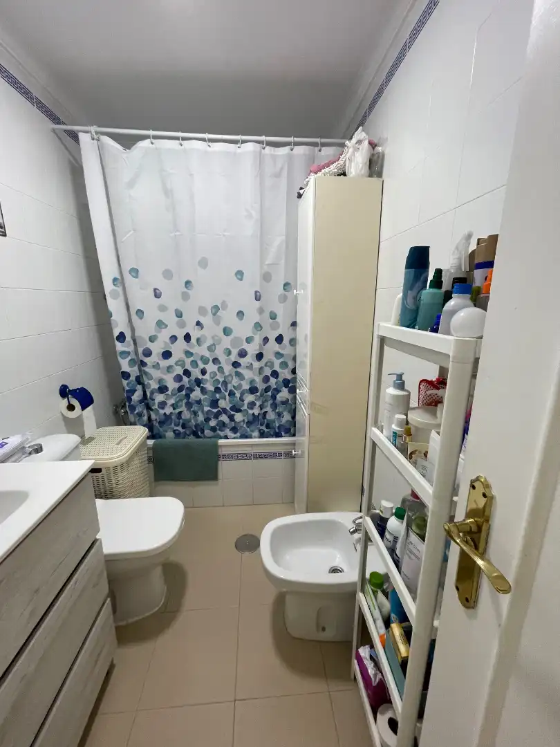Badezimmer von Wohnung zum Verkauf in Cádiz mit Heizung, Möbliert und Ofen
