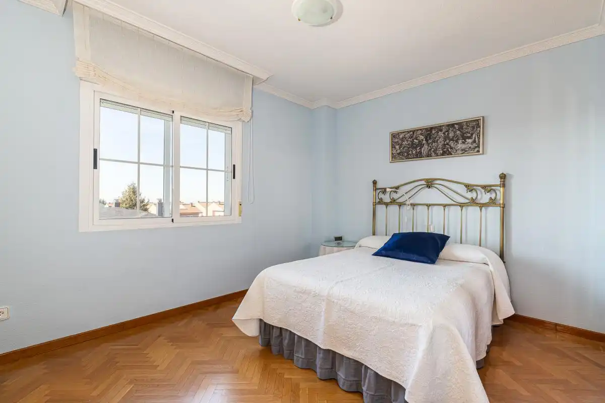 Casa adosada en venda a Av. Dinamarca, Peñas Albas - Zulema