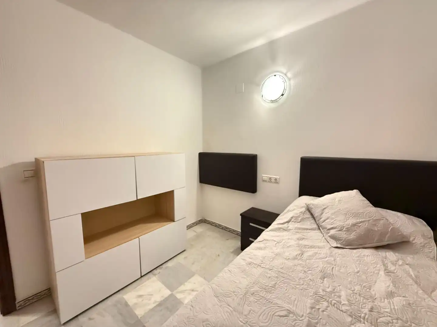 Habitación de Apartamento en venta en Torrevieja con Aire acondicionado, Terraza y Amueblado