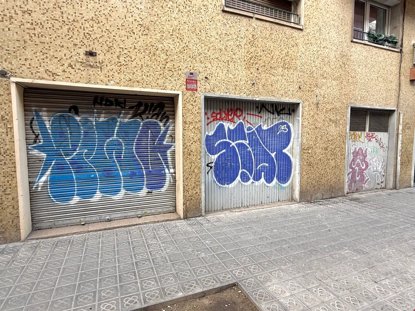 Außenansicht von Geschaftsraum zum Verkauf in Barcelona mit Klimaanlage und Heizung