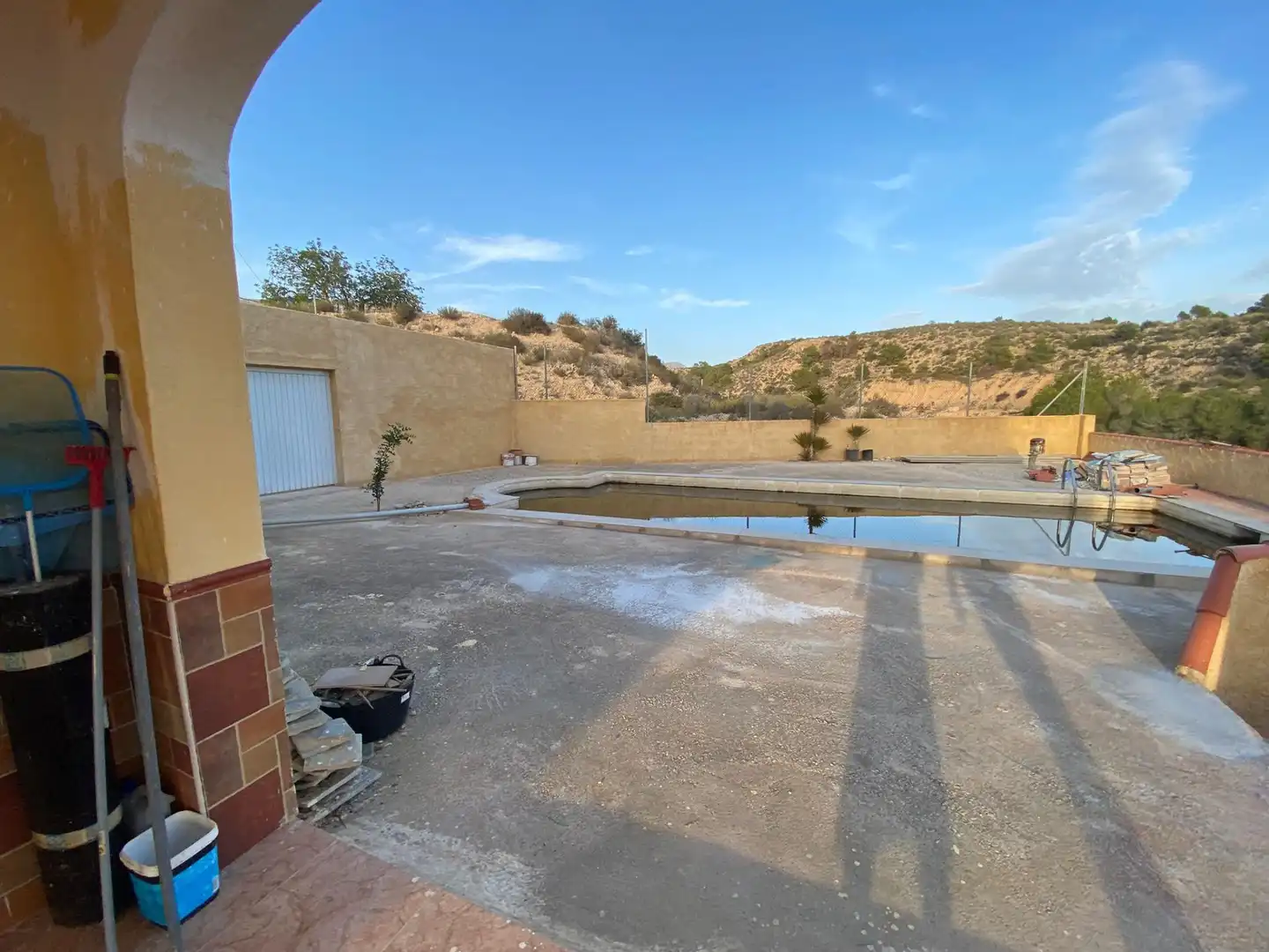 Vista exterior de Casa o xalet en venda en Crevillent amb Traster i Piscina