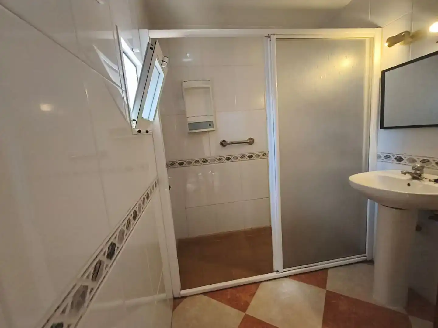 Baño de Planta baja en venta en Don Álvaro con Trastero y Amueblado