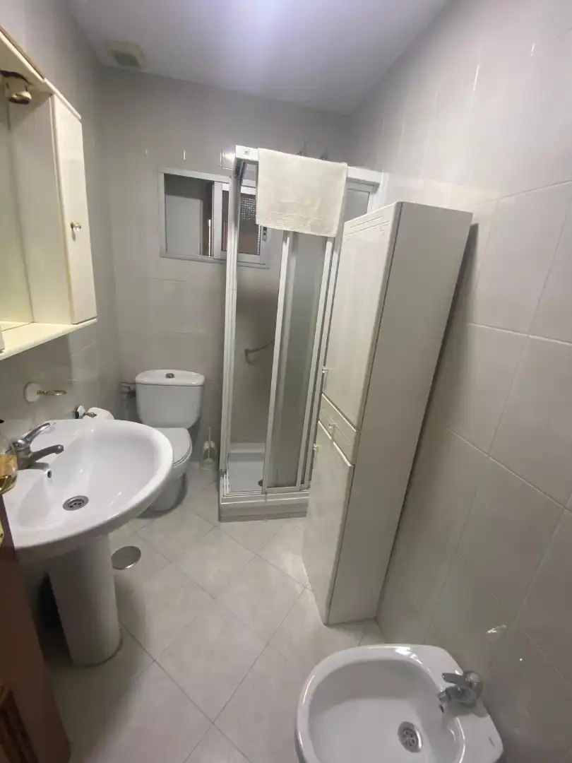 Bany de Pis en venda en Granada amb Moblat