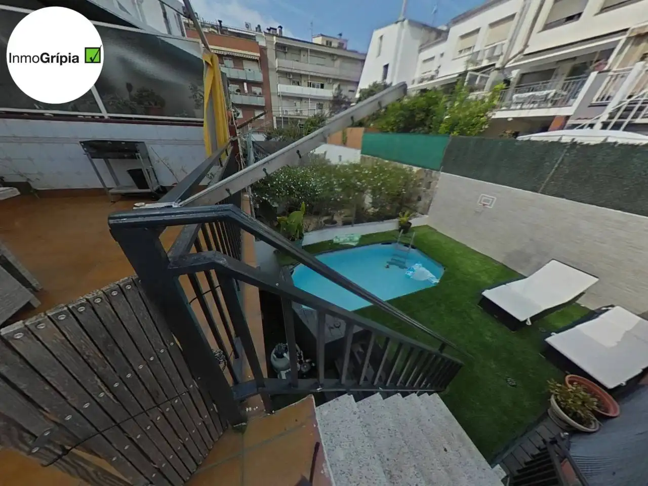 Swimming pool of Houses for sale in Terrassa  with Air Conditioner, Heating and Parquet flooring
