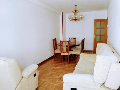 Sala d'estar de Apartament en venda en Burgos Capital amb Terrassa