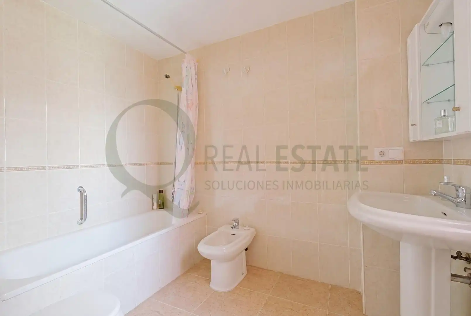 Baño de Piso en venta en Alicante / Alacant con Aire acondicionado, Calefacción y Terraza