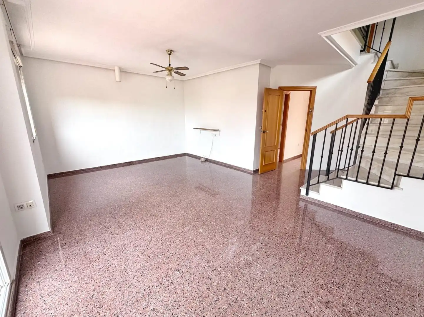 Casa adosada en venta en Petrer con Jardín privado, Balcón y Piscina comunitaria