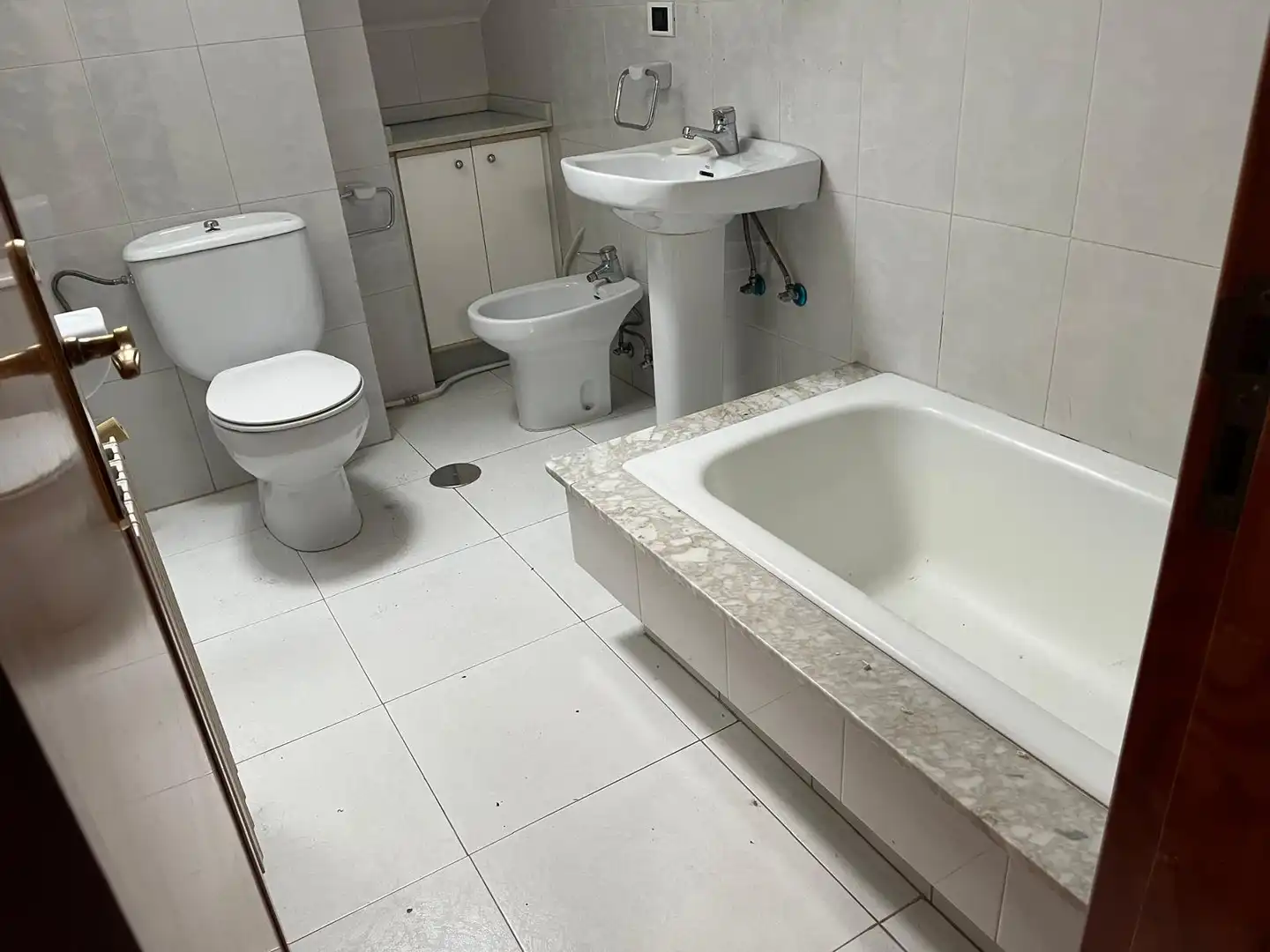 Bathroom of Houses for sale in Vigo   with Private garden, Terrace and Swimming Pool