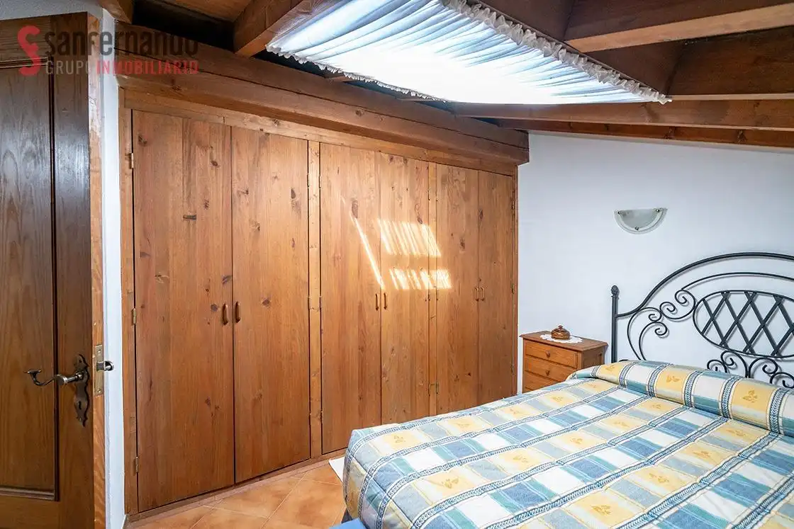 Schlafzimmer von Haus oder Chalet zum Verkauf in Torrelavega  mit Heizung, Privatgarten und Terrasse