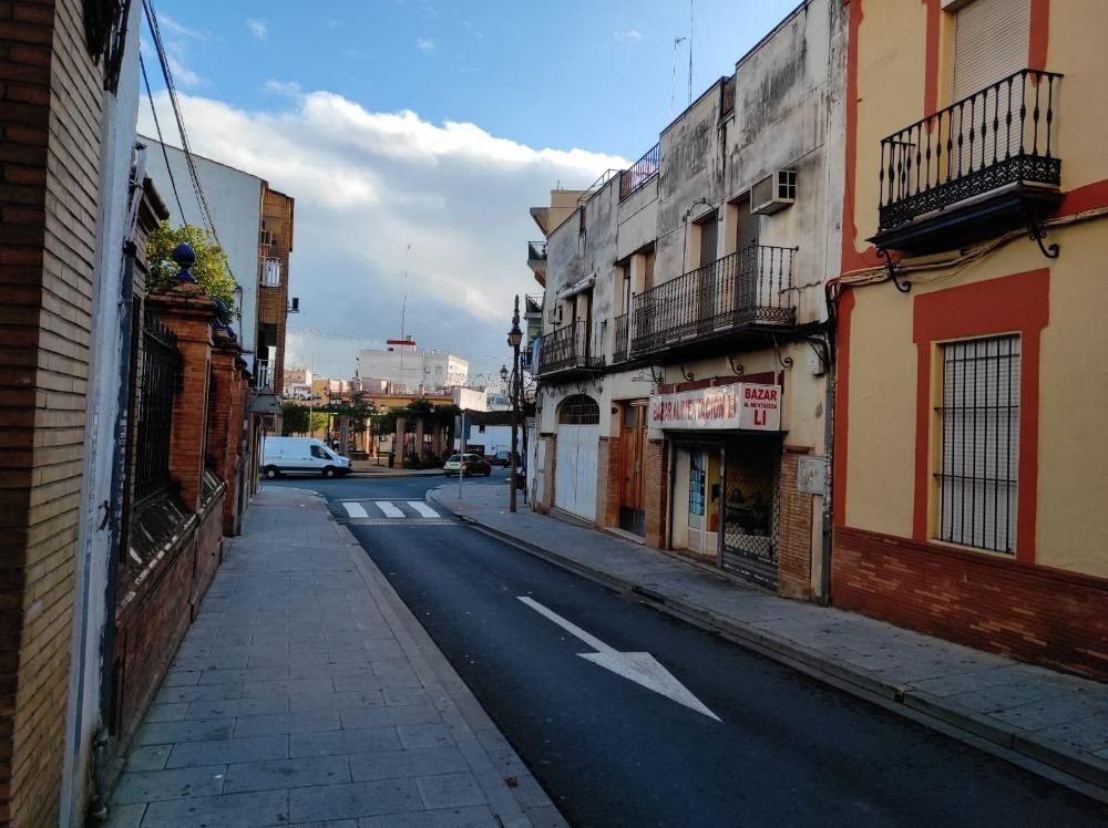 Vista exterior de Local en venda en Alcalá de Guadaira