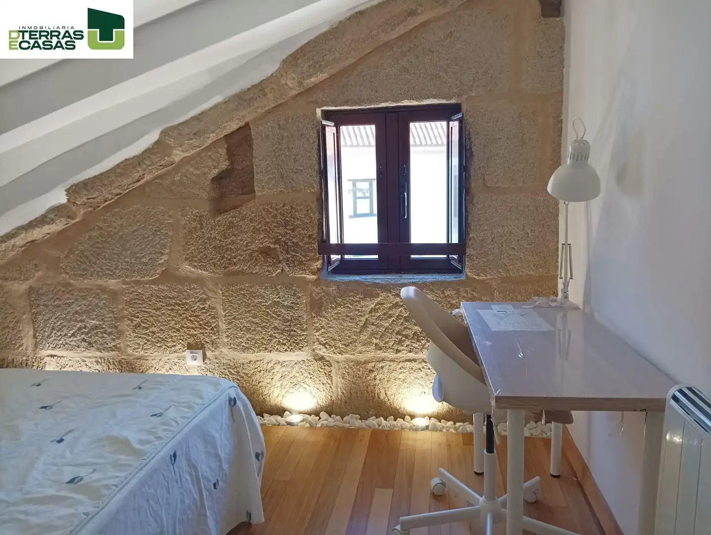 Ático de alquiler en Pontevedra Capital  con Calefacción, Terraza y Amueblado