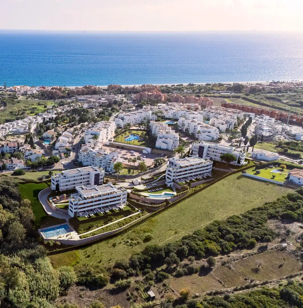 Vista exterior de Pis en venda en Manilva amb Aire condicionat, Terrassa i Piscina comunitària