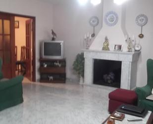 Living room of House or chalet for sale in Villanueva de Alcardete  with Heating, Parquet flooring and Furnished