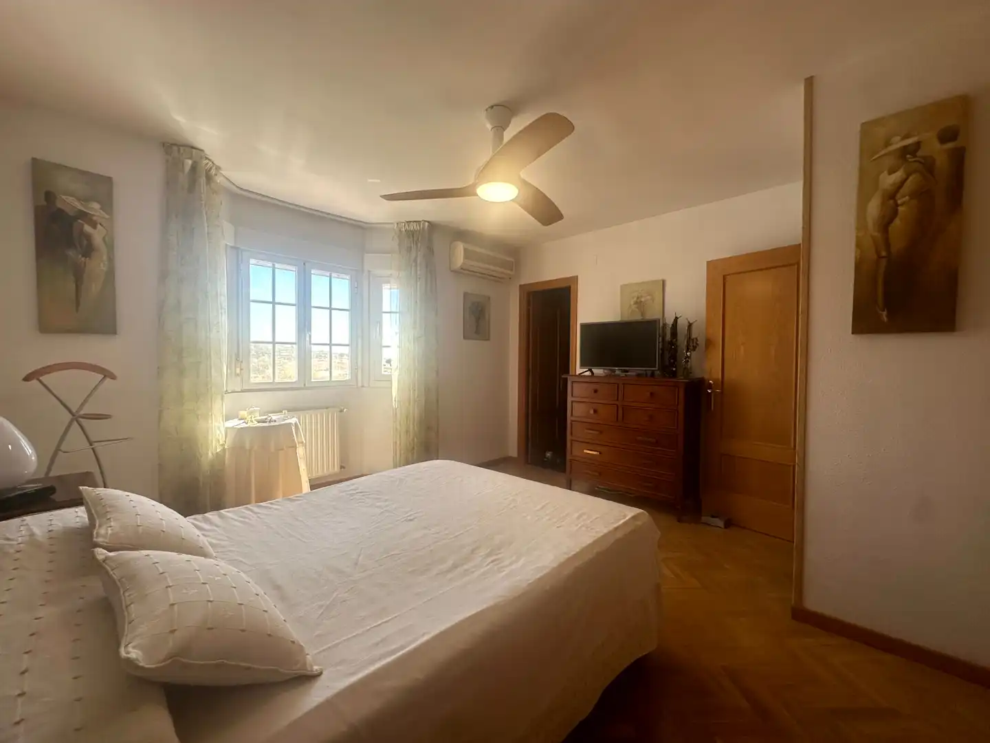 Schlafzimmer von Einfamilien-Reihenhaus zum Verkauf in Algete mit Klimaanlage, Heizung und Privatgarten