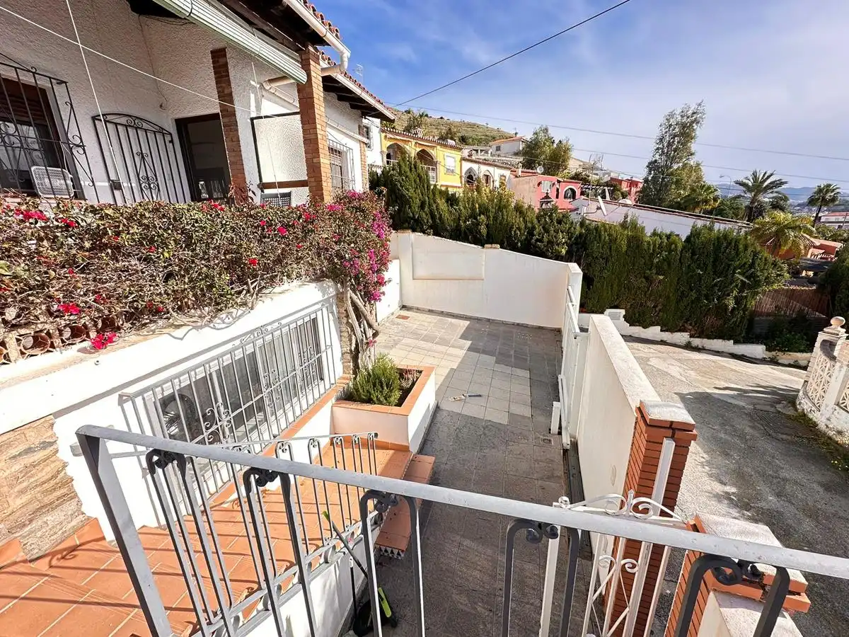 Vista exterior de Casa o chalet en venta en Almuñécar con Jardín privado, Terraza y Amueblado