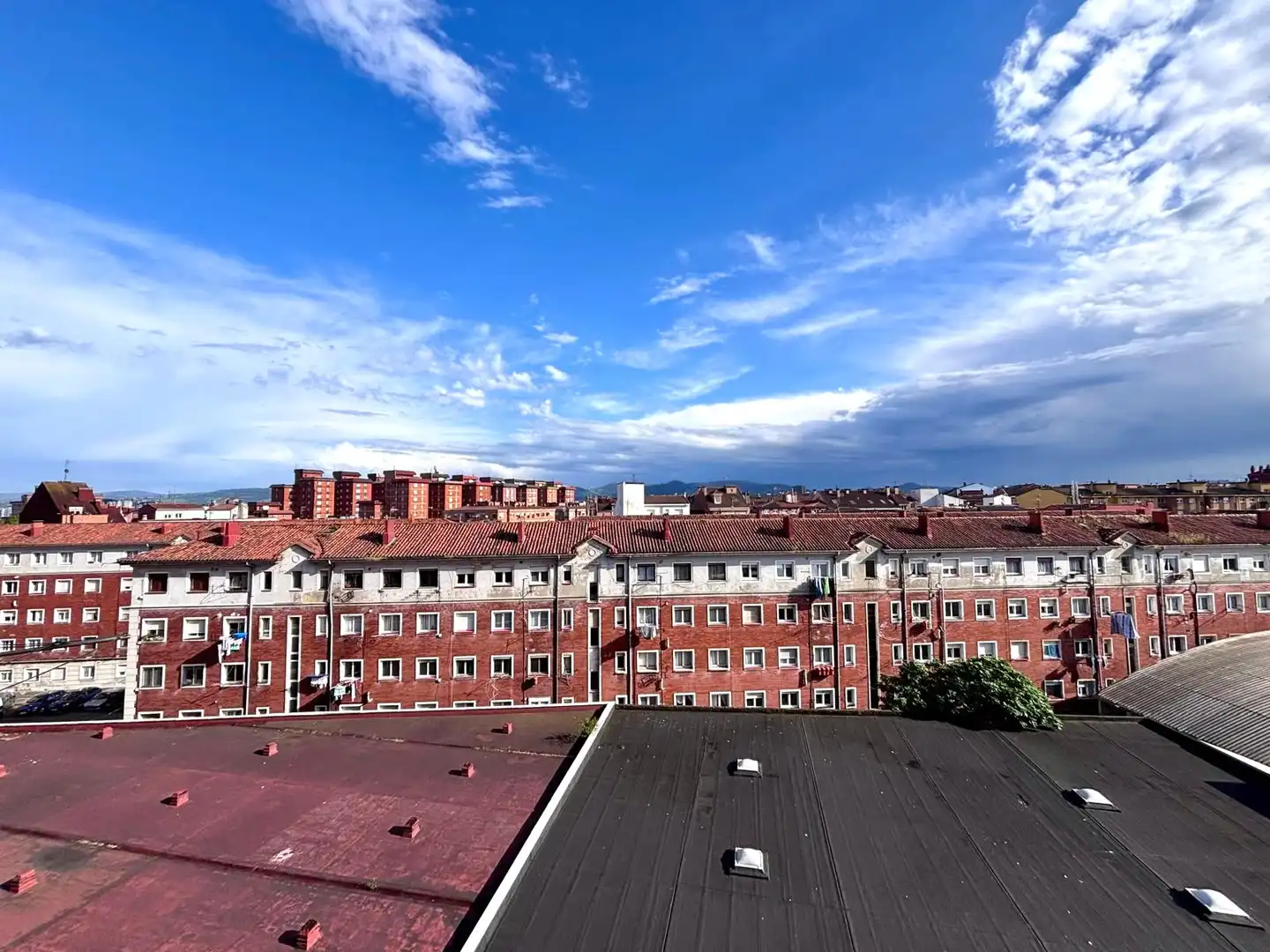 Vista exterior de Piso en venta en Gijón  con Calefacción, Parquet y Trastero