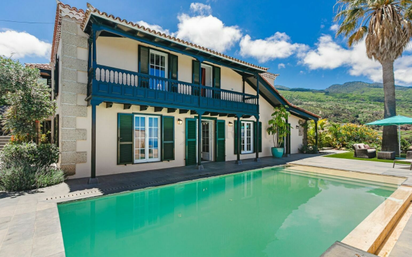 Vista exterior de Casa o xalet en venda en La Victoria de Acentejo amb Terrassa, Piscina i Balcó