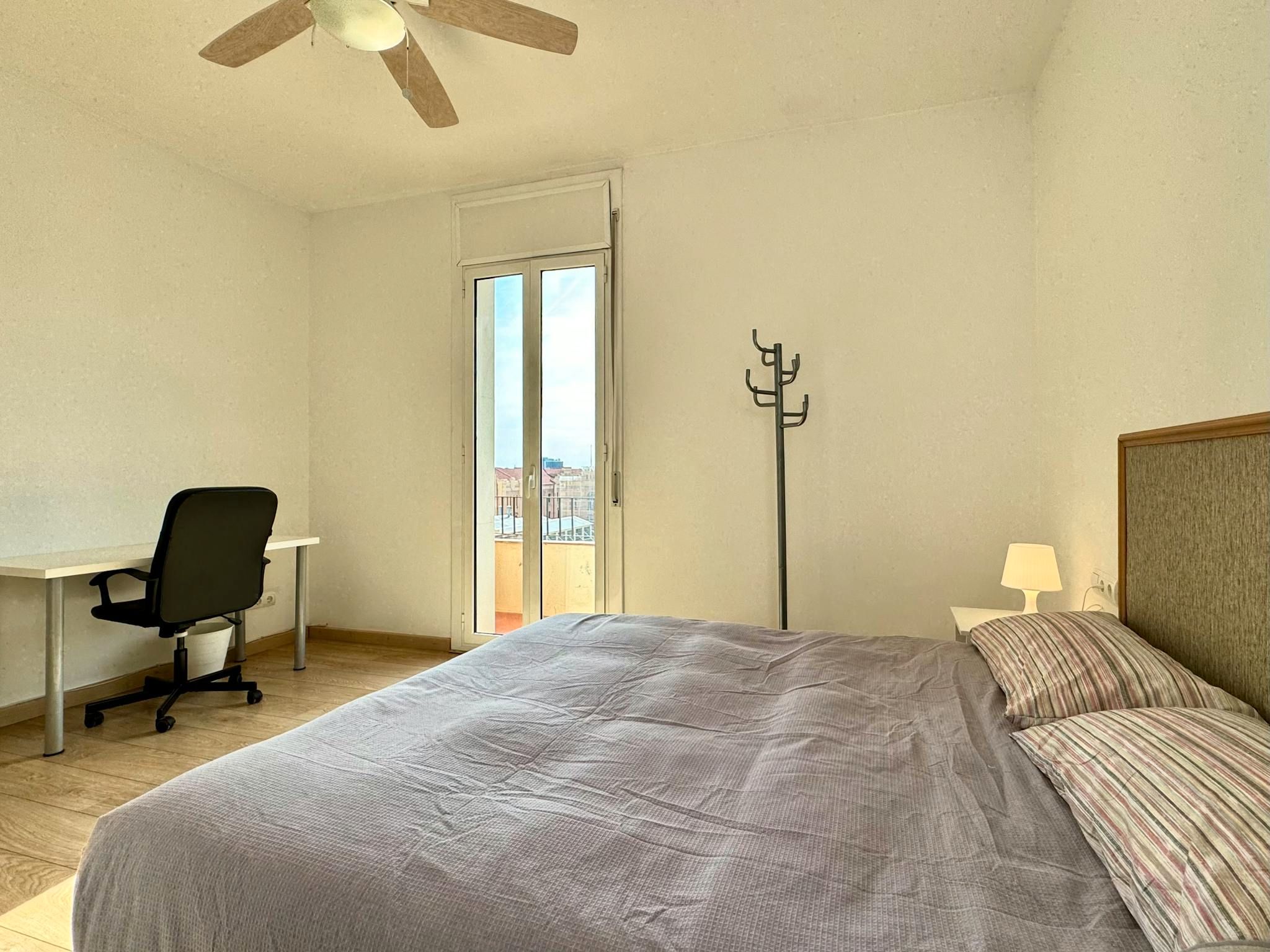 Dormitori de Pis per a compartir en  Barcelona Capital amb Calefacció, Moblat i Rentadora