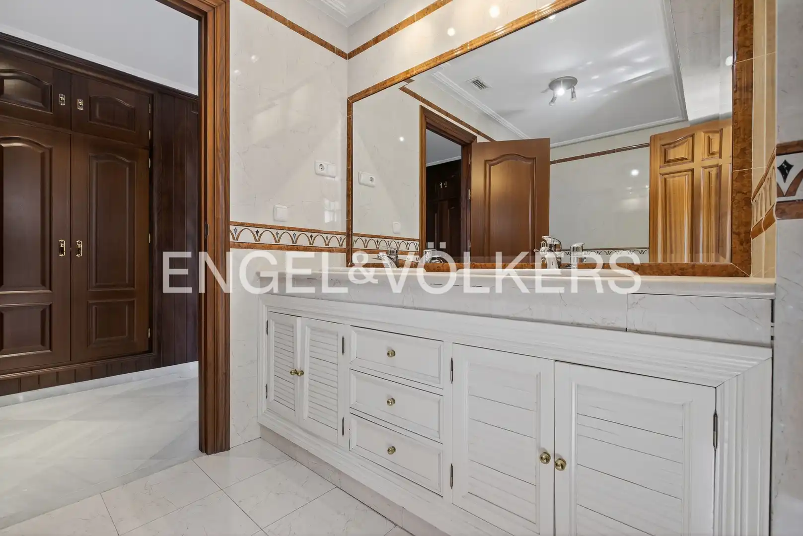 Kitchen of Houses for sale in Osuna  with Air Conditioner and Heating