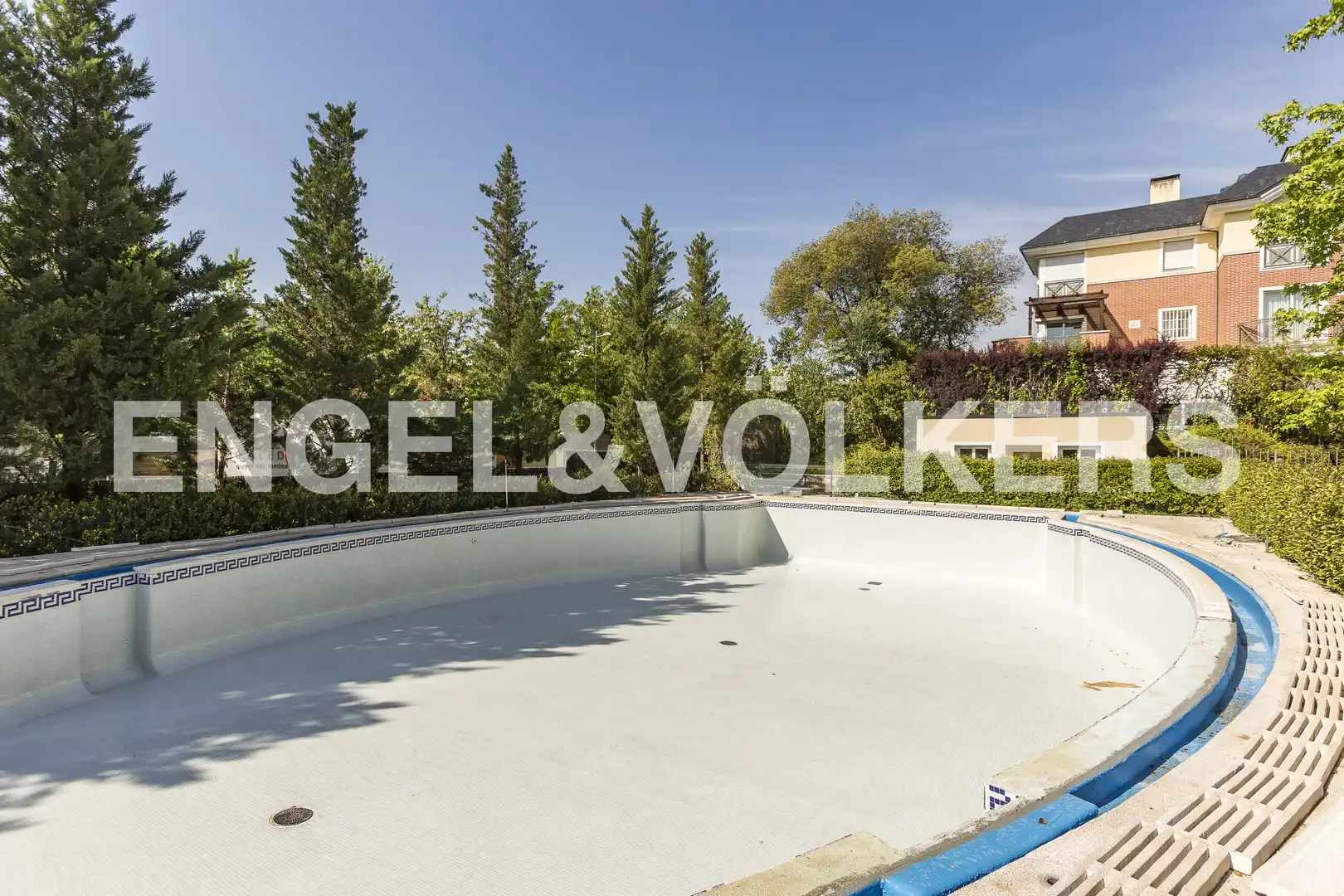 Piscina de Pis de lloguer en Madrid amb Aire condicionat, Calefacció i Terrassa