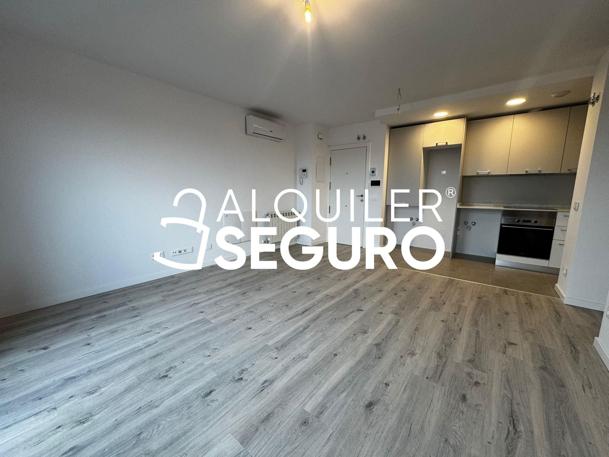 Bedroom of Flat to rent in  Madrid Capital  with Air Conditioner, Heating and Swimming Pool