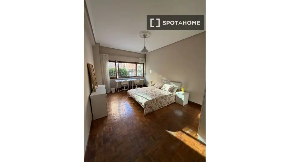 Habitación de Piso de alquiler en Bilbao  con Aire acondicionado, Calefacción y Amueblado