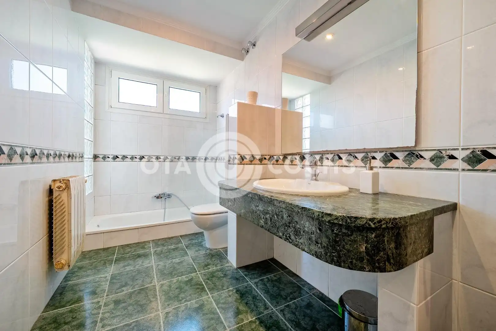 Baño de Casa o chalet en venta en El Morell con Aire acondicionado, Calefacción y Jardín privado