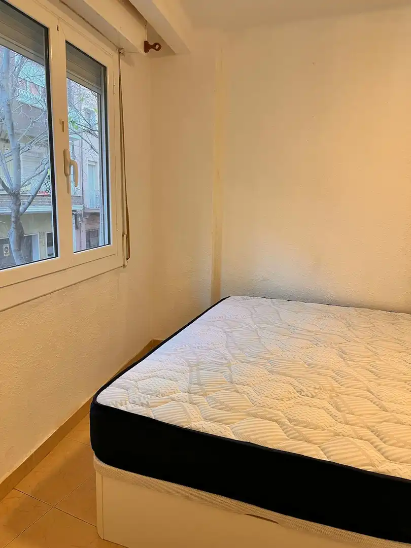 Bedroom of Flat for share in L'Hospitalet de Llobregat  with Heating, Furnished and Washing machine