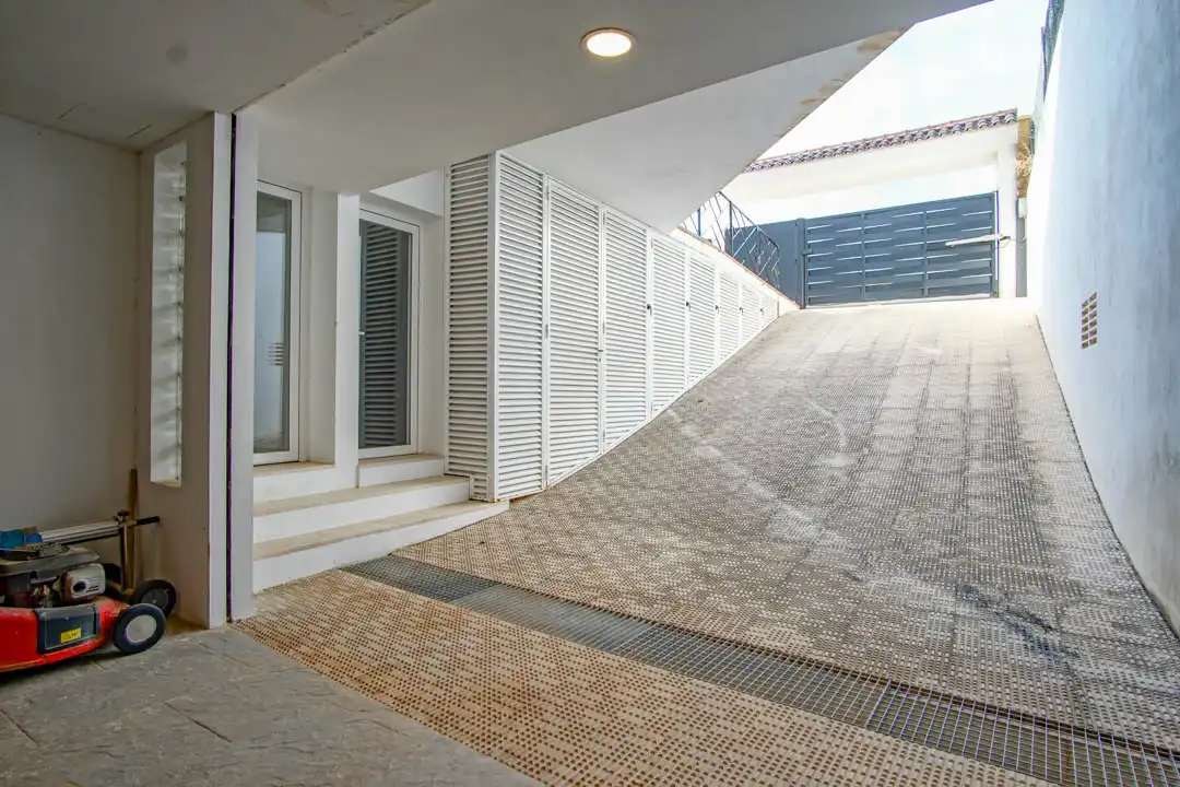 Vista exterior de Casa o xalet en venda en L'Alfàs del Pi amb Calefacció, Terrassa i Piscina