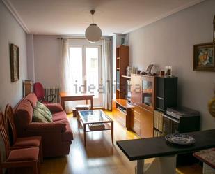 Sala d'estar de Apartament en venda en Salamanca Capital amb Balcó