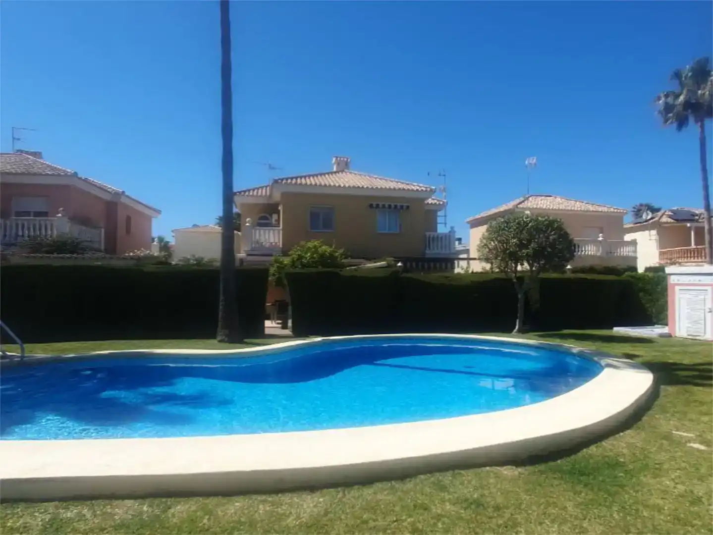 Piscina de Casa adosada en venda en Oliva amb Aire condicionat, Piscina i Balcó