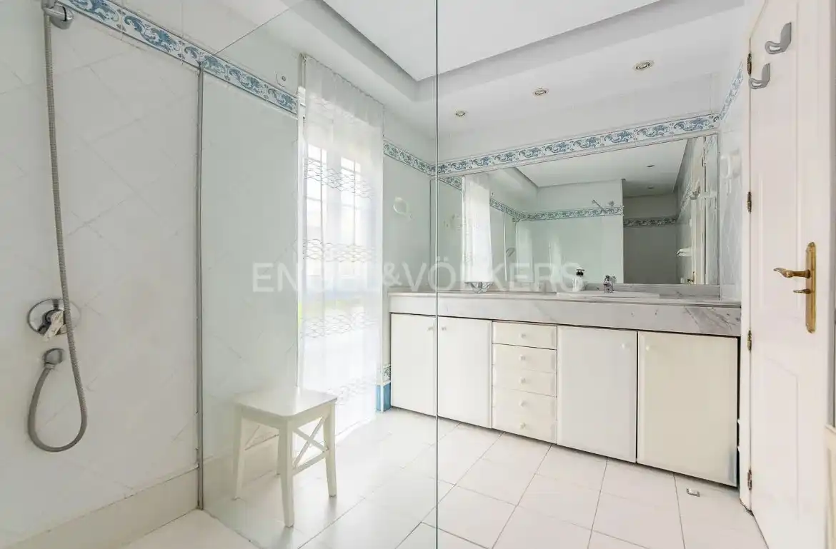 Baño de Casa o chalet en venta en Madrid con Aire acondicionado, Calefacción y Jardín privado